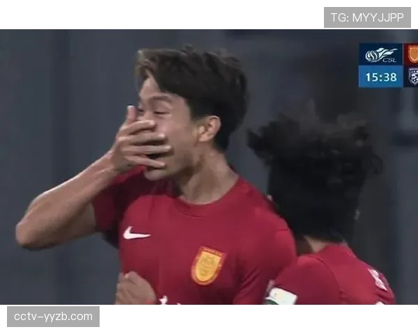 颜骏凌出击失误与魏震相撞，陈纯新轻松推射空门扩大比分